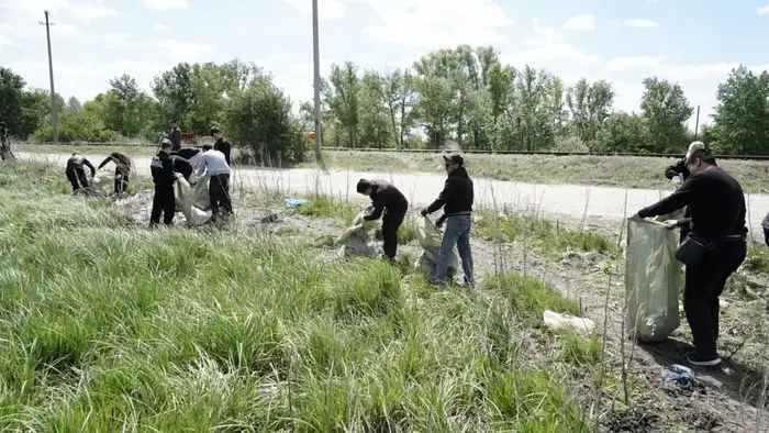 «Чистый город – чистая среда»: в поселке Водный города Семей прошла экологическая акция (2)