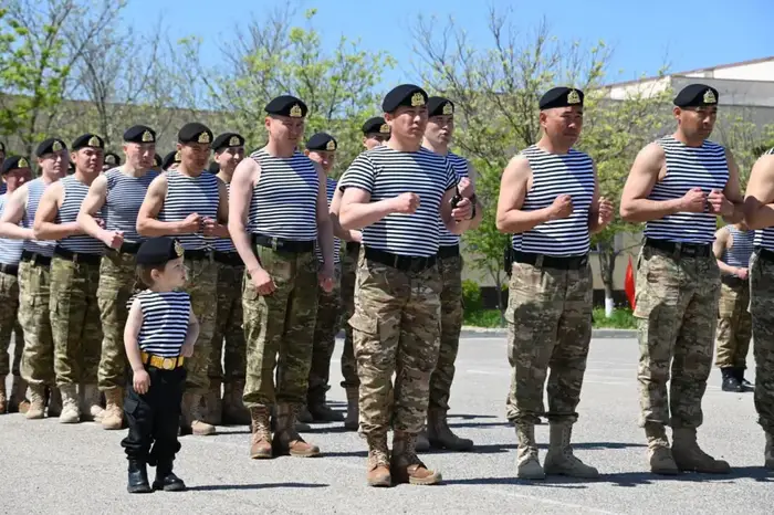 Более тысячи морских пехотинцев пробежали 10 км в честь Дня защитника Отечества (2)