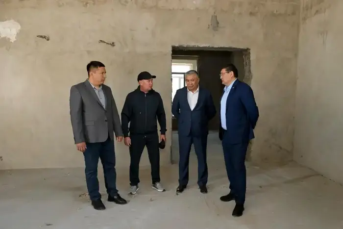 Аким области посетил недостроенный объект культуры в селе Белағаш Бородулихинского района (8)