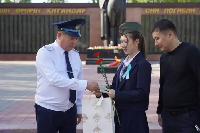 Первые шаги в мир: удостоверения для подростков! Астане