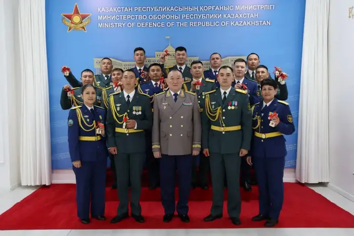 В Астане к профессиональному празднику семьи военнослужащих получили квартиры (8)