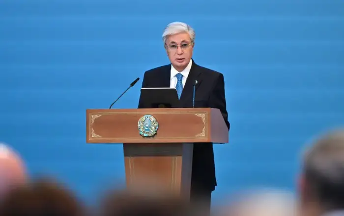Президент полагает, что, говоря о Туркестане, невозможно не упомянуть духовный ориентир всего тюркского мира – Ходжу Ахмеда Яссауи (5)