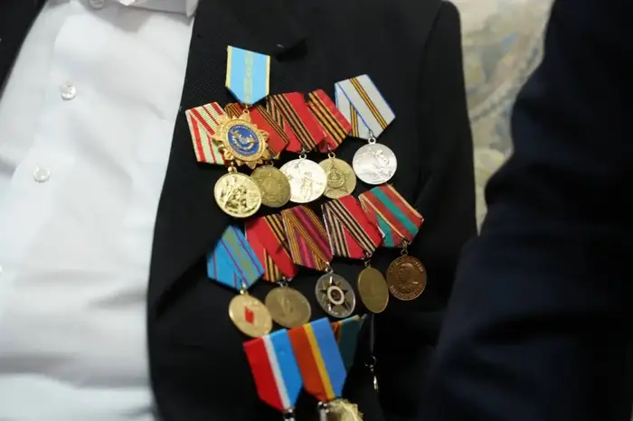 Министр водных ресурсов и ирригации поздравил с Днем победы 102-летнего ветерана (4)