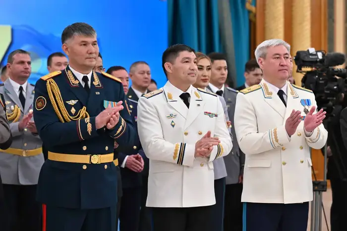 Сотрудники МЧС Казахстана отмечены государственными наградами на церемонии в Акорде Астане