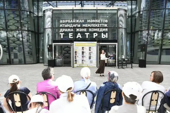 Театрализованный концерт на столичной площади провели в честь Дня Победы (5)