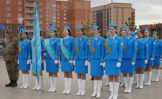 Тысячи жителей Кокшетау собрались на набережной для празднования 7 мая