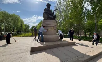 Работы по очистке памятников в Астане: акцент на благоустройство и экологическую ответственность