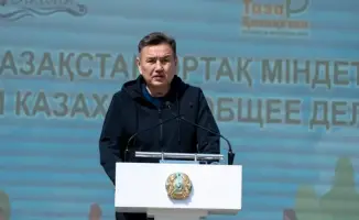 В Усть-Каменогорске выпускники школ высадили деревья в рамках экологической инициативы