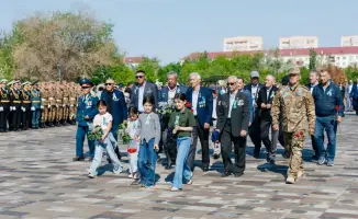 Событие в Атырау: жители города почтили память погибших во время войны в День Победы