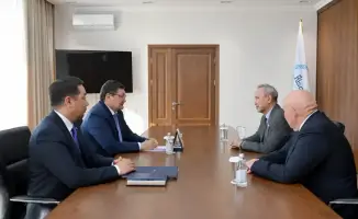 Аким области Берик Уали встретился с деятелями спорта перед турниром по мини-футболу в Семее