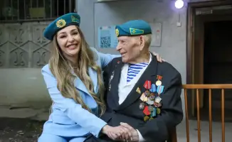 Поздравление ветерана-десантника от военнослужащих способствует укреплению патриотических ценностей среди молодежи