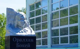 Выпускники Восточно-Казахстанской области отмечают завершение обучения на фоне цифровизации образования