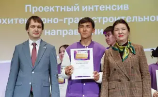 Юный архитектор идей: ученик из Отырарского района получает специальную награду на международном саммите талантов