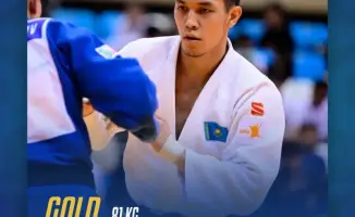 Жалгас Кайролла завоевывает золотую медаль на турнире Qazaqstan Barysy Grand Slam в Астане