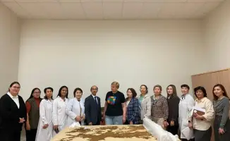 Передача женского халата эпохи Золотой Орды в Национальный музей Казахстана