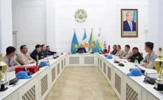 Министр обороны в Астане наградил команду "Абай қырандары" за успехи на военно-патриотическом соревновании