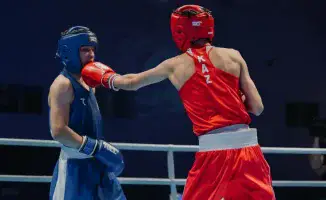 Казахстанский боксер Эмир Мухит уверенно выходит в полуфинал чемпионата Азии, разгромив индийского соперника в весовой категории до 60 кг