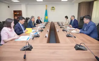Встреча Саясата Нурбека с профессором KAIST Пак Чжином о реформе высшего образования и научном сотрудничестве