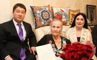 В Актау прошла церемония в честь героев Великой Отечественной войны с участием ветерана