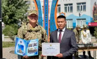 Цветы и награды: прощание с частью 68303
