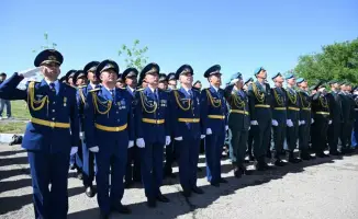 В Алматы подняли государственный флаг, как символ единства в день защитника Отечества