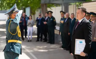 Аким ВКО Нурымбет Сактаганов поздравил военнослужащих с Днем защитника Отечества и провел церемонию награждения