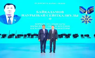Торжественная встреча в Центре искусств к Дню единства народа Казахстана