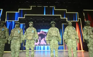 В Актобе зажглись звезды на празднике в честь защитников Отечества
