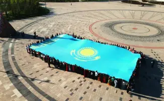 Флешмоб в Астане укрепляет патриотизм и гражданскую идентичность среди молодежи