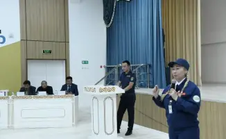 Школьники столицы изучают правила дорожного движения и безопасное поведение на транспорте