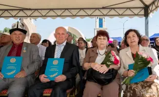 Голуби мира взлетают: праздник единства в Таразе!