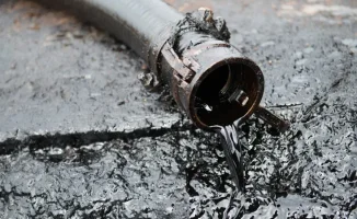 Нефтяные компании могут избежать ответственности за загрязнение: депутат указывает на недостатки в экологическом контроле