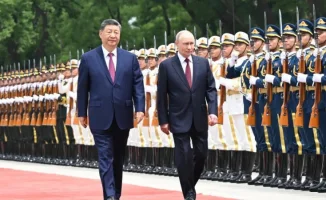 Президент России Владимир Путин и глава КНР Си Цзиньпин обсудили вопросы сотрудничества в рамках ООН, ситуацию на Ближнем Востоке и строительство нового газопровода в ходе официального визита Путина в Китай.