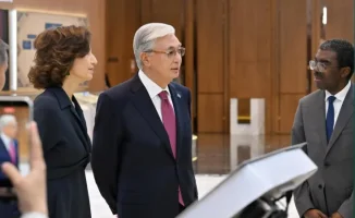 Касым-Жомарт Токаев посетил выставку, посвященную наследию Золотой Орды, где были представлены свитки, древние карты и монеты.