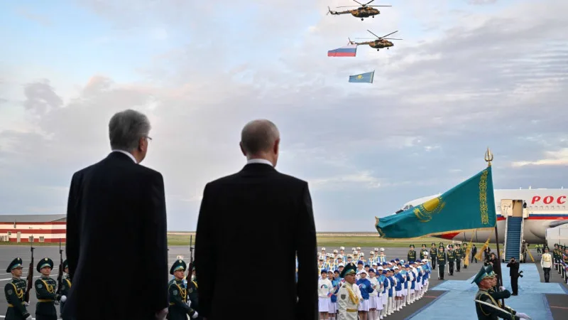 Встреча на астанинском небе: Токаев приветствует Путина в столице Астане