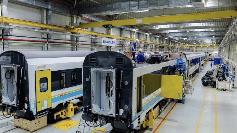 Казахстан требует срочной поставки новых вагонов Stadler: Министерство промышленности и строительства объясняет задержки Астане
