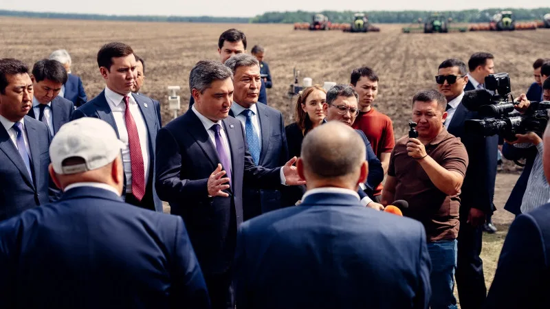 Премьер-министр Олжас Бектенов пригрозил крупным аграриям изъятием земель в случае отсутствия круглогодичной занятости на предприятиях. Астане