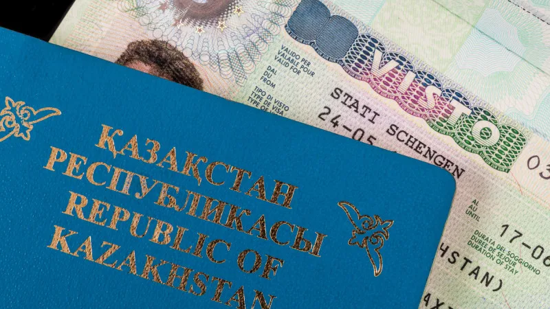 Казахстанцам рекомендовано заранее оформлять визы в Европу: возможные задержки и сложности в поездках Астане